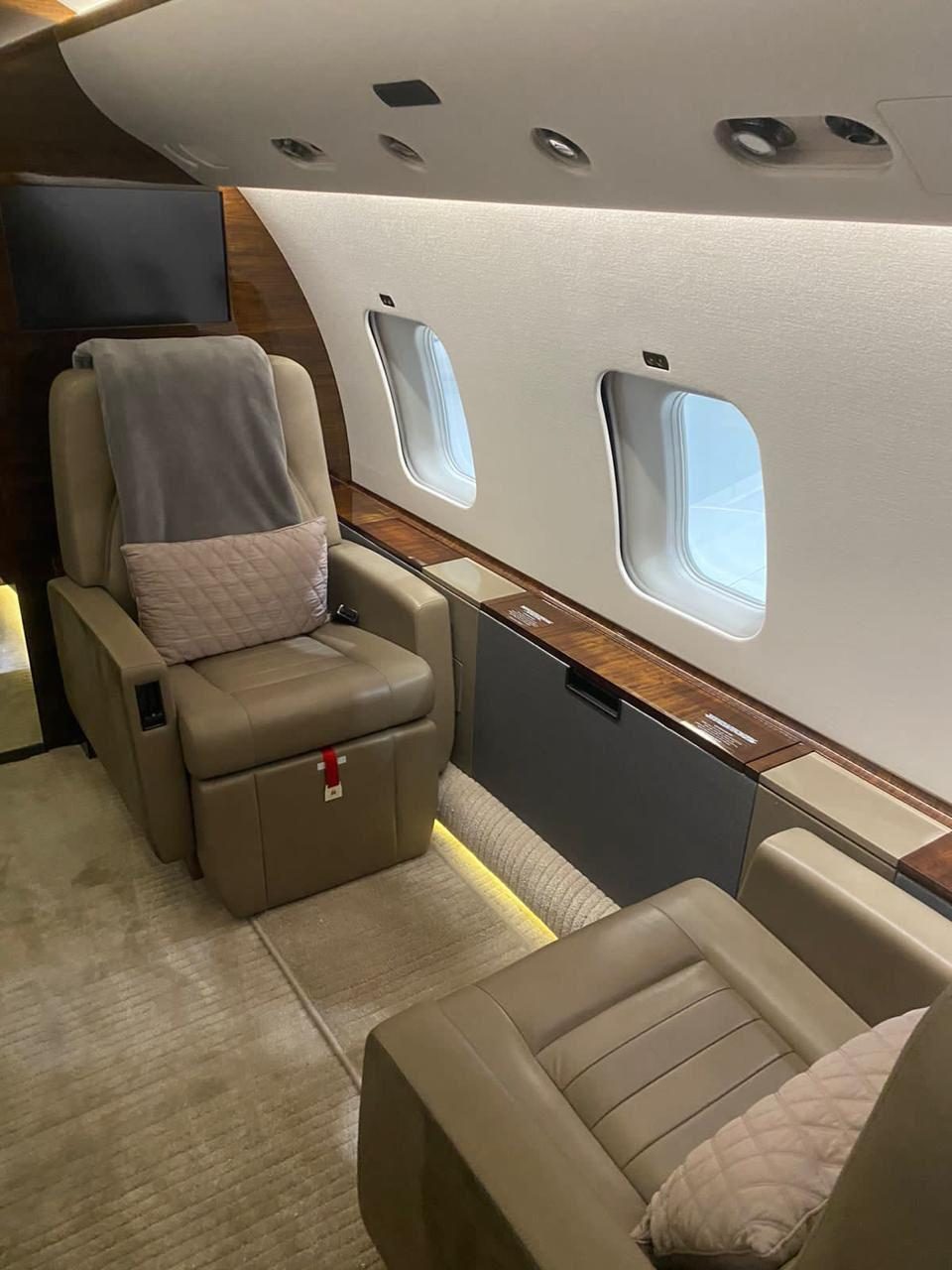 Executive seat
