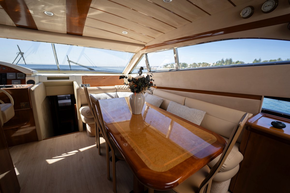 Ferretti 680