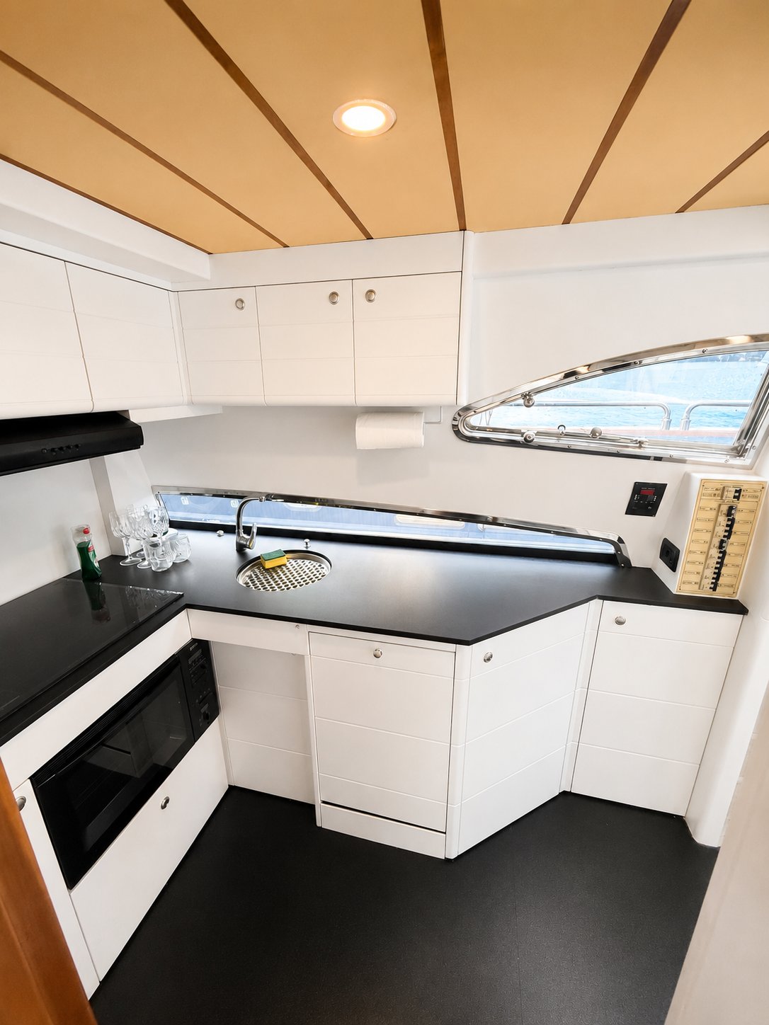 Ferretti 680