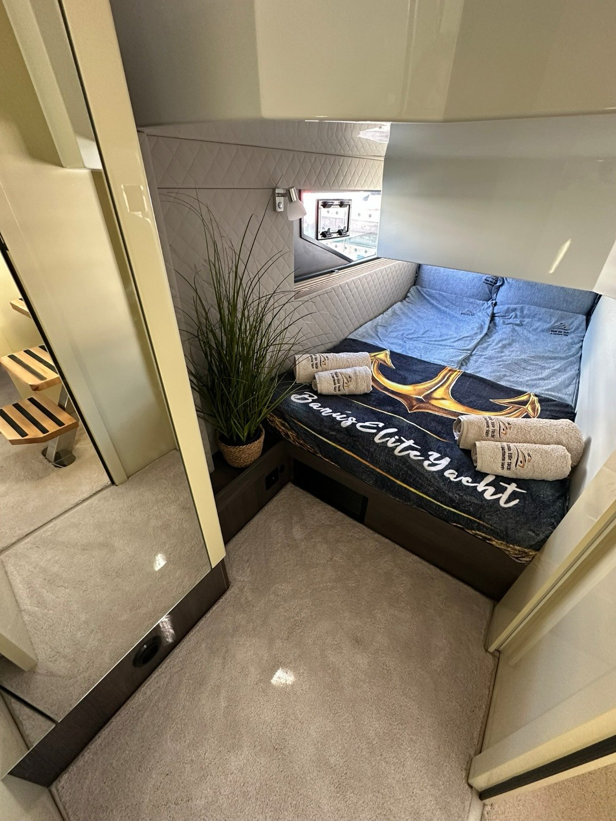Maestro guest cabin